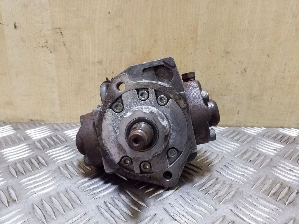 Kütuse kõrgsurvepump RF5C13800A