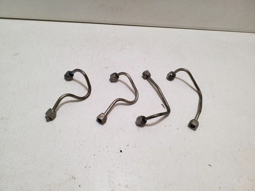 Fuel injector supply line/pipe
