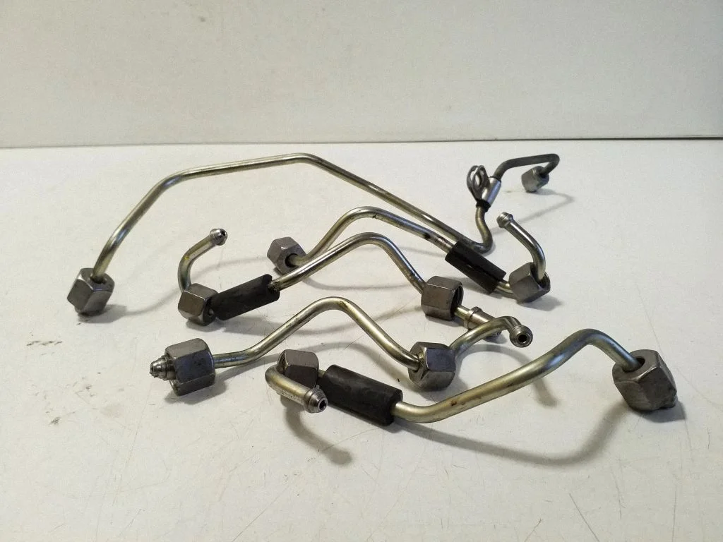 Fuel injector supply line/pipe