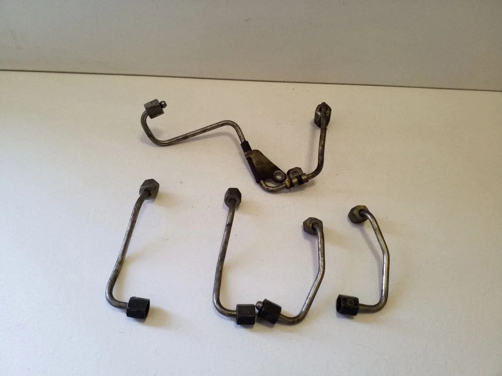 Fuel injector supply line/pipe