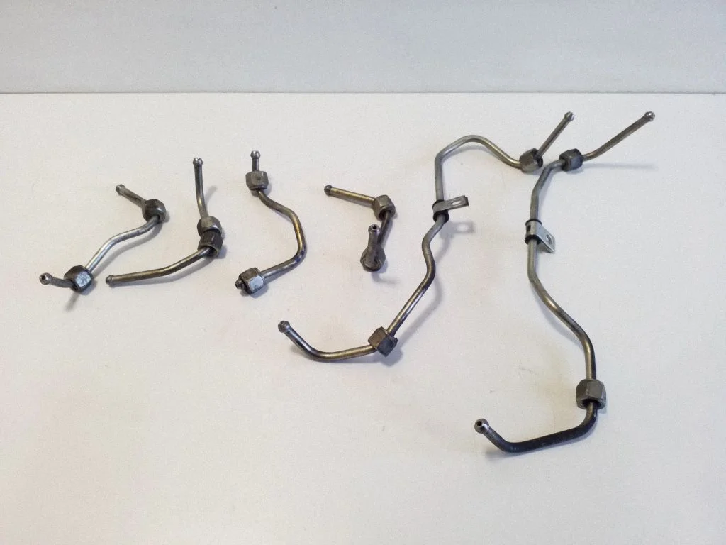 Fuel injector supply line/pipe