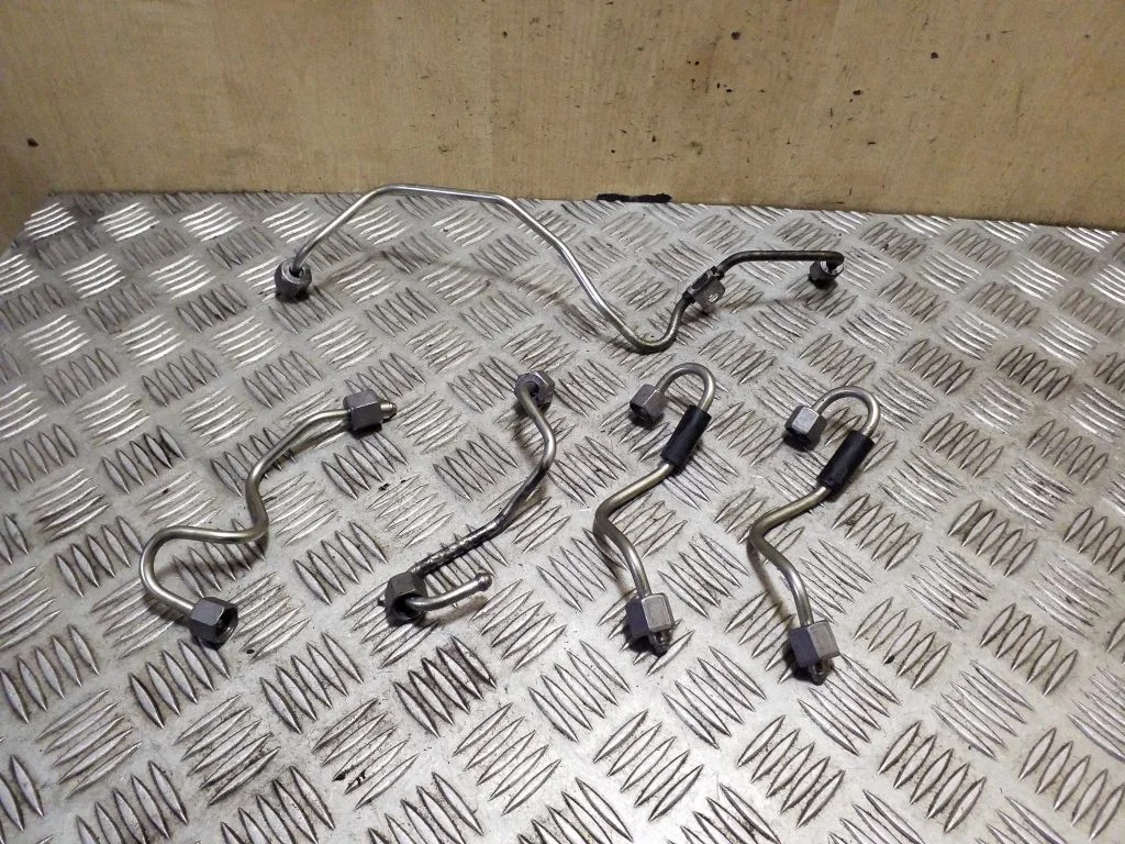 Fuel injector supply line/pipe