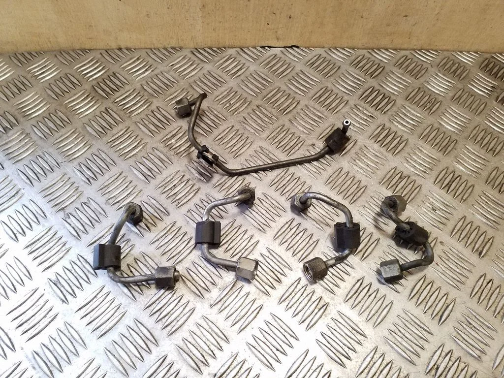 Fuel injector supply line/pipe