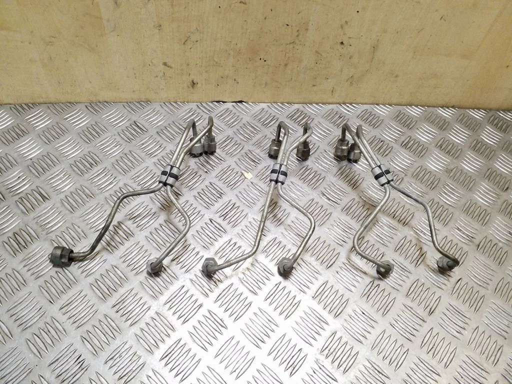 Fuel injector supply line/pipe