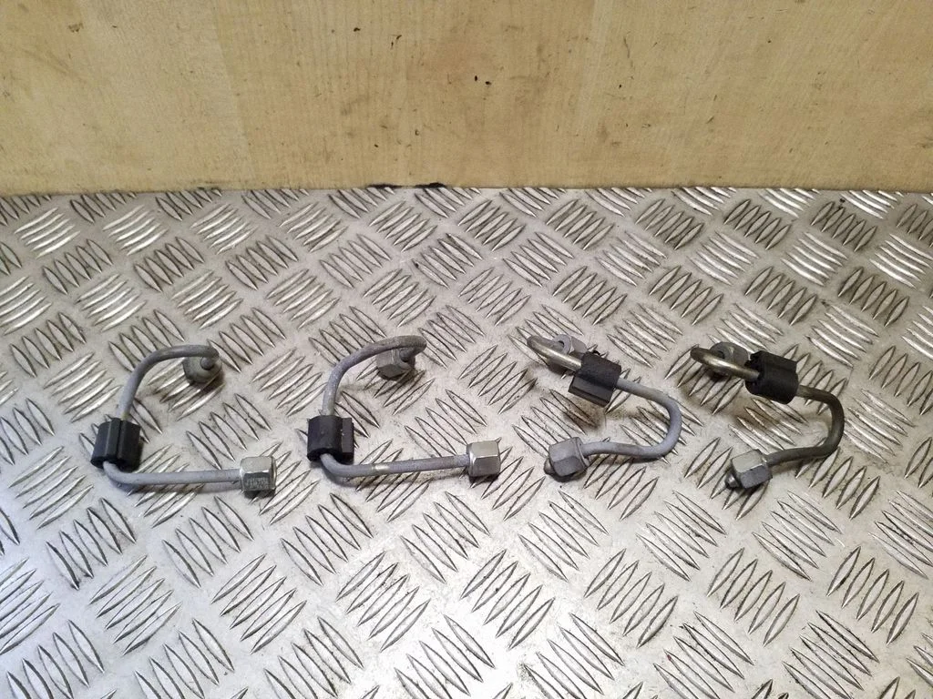 Fuel injector supply line/pipe