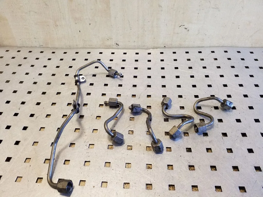Fuel injector supply line/pipe – Mercedes-Benz C-Class AMG W204 (2007-2014)