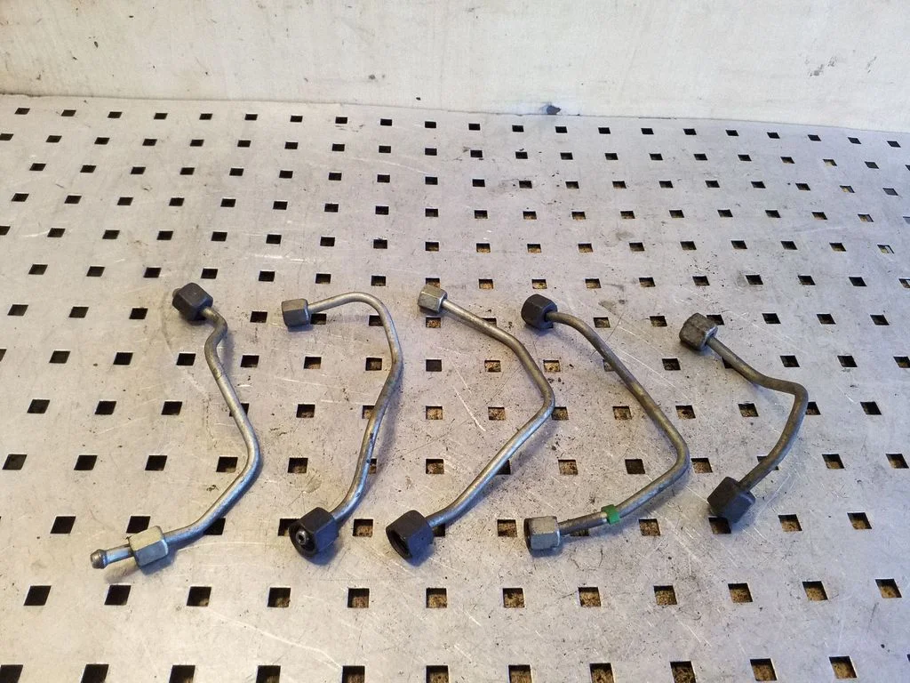 Fuel injector supply line/pipe – Volvo V40 (2012-2019)