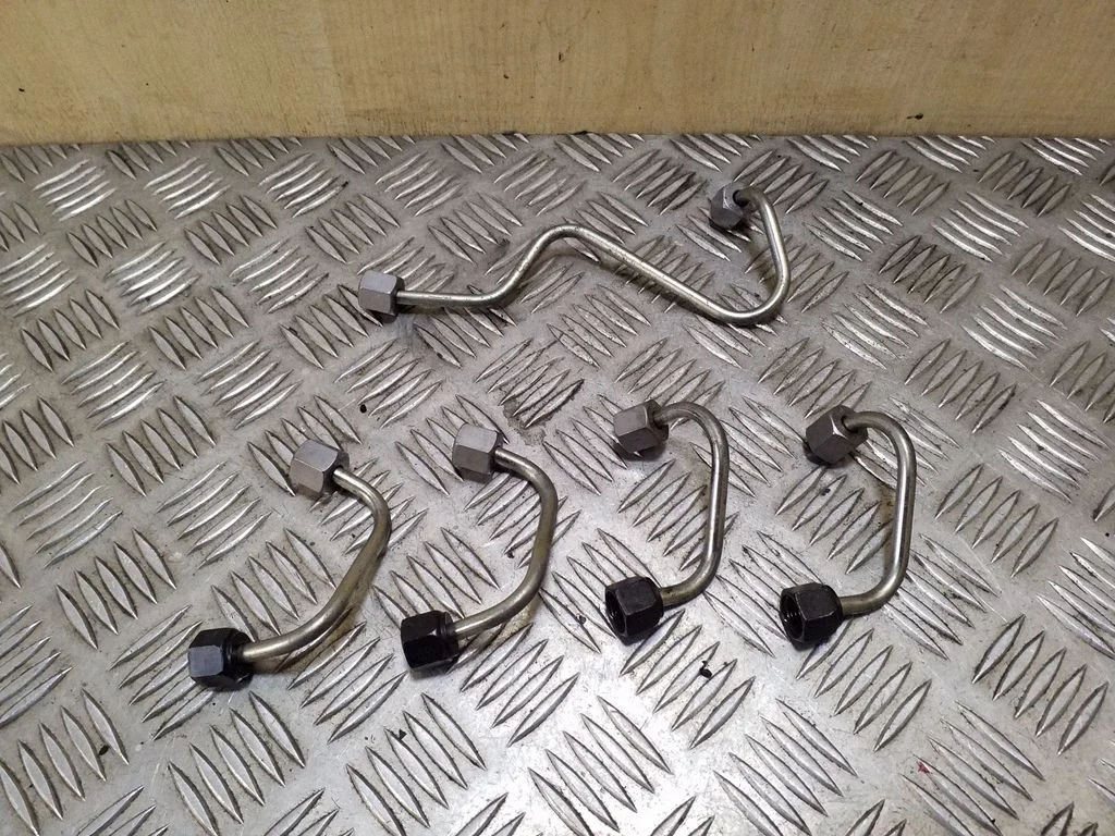Fuel injector supply line/pipe