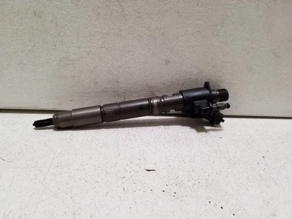 Fuel injector 31272690