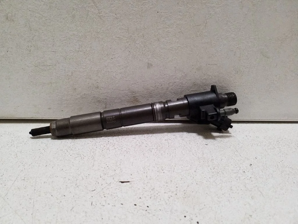 Fuel injector 31272690