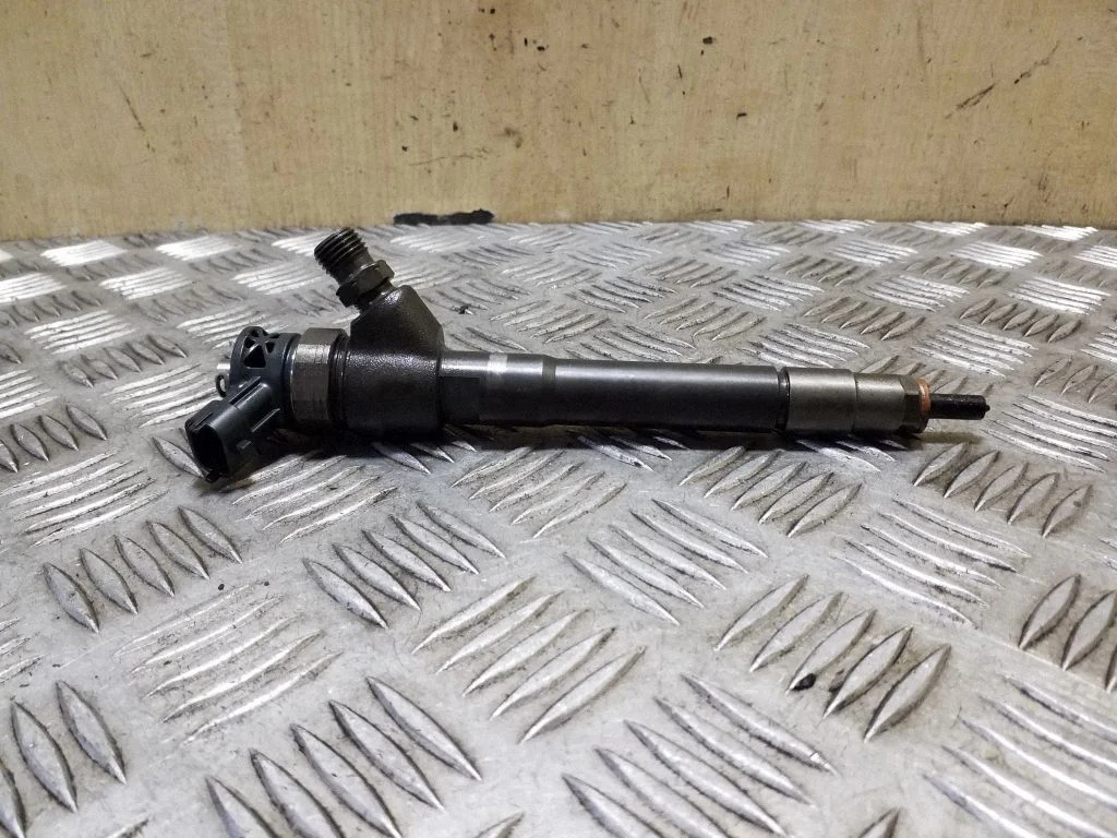 Fuel injector 0445110546
