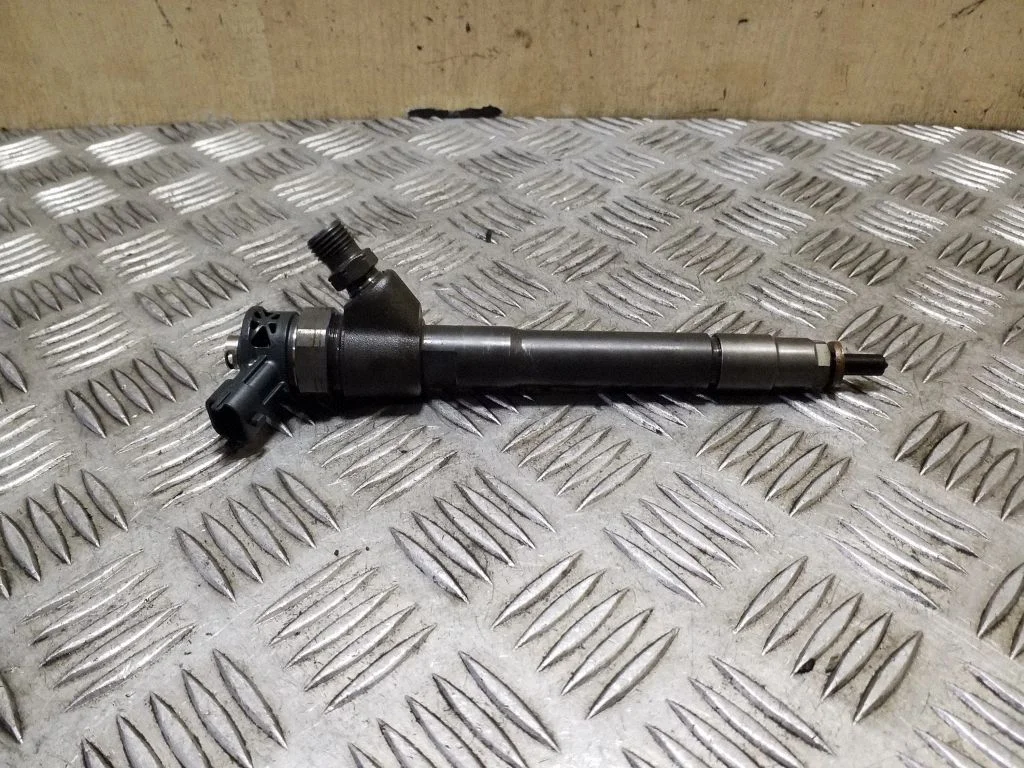 Fuel injector 0445110546