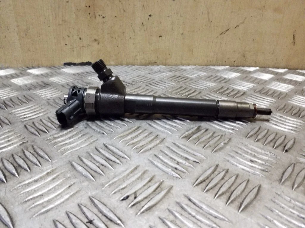 Fuel injector 0445110546