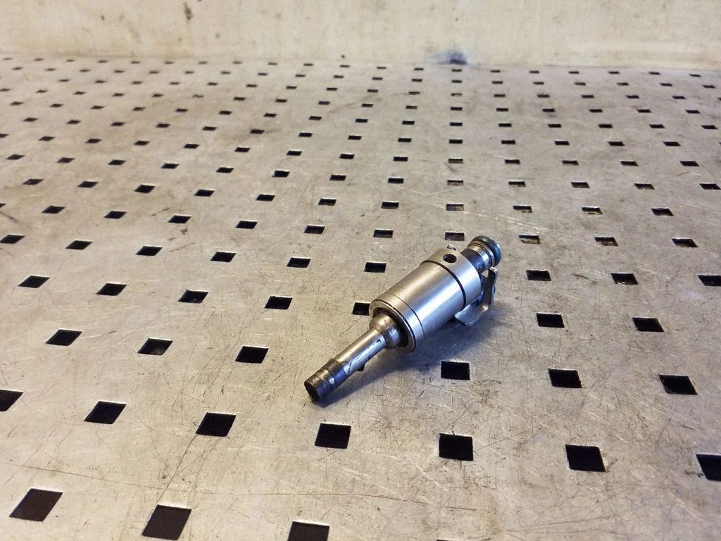 Fuel injector DM5G9F593AA