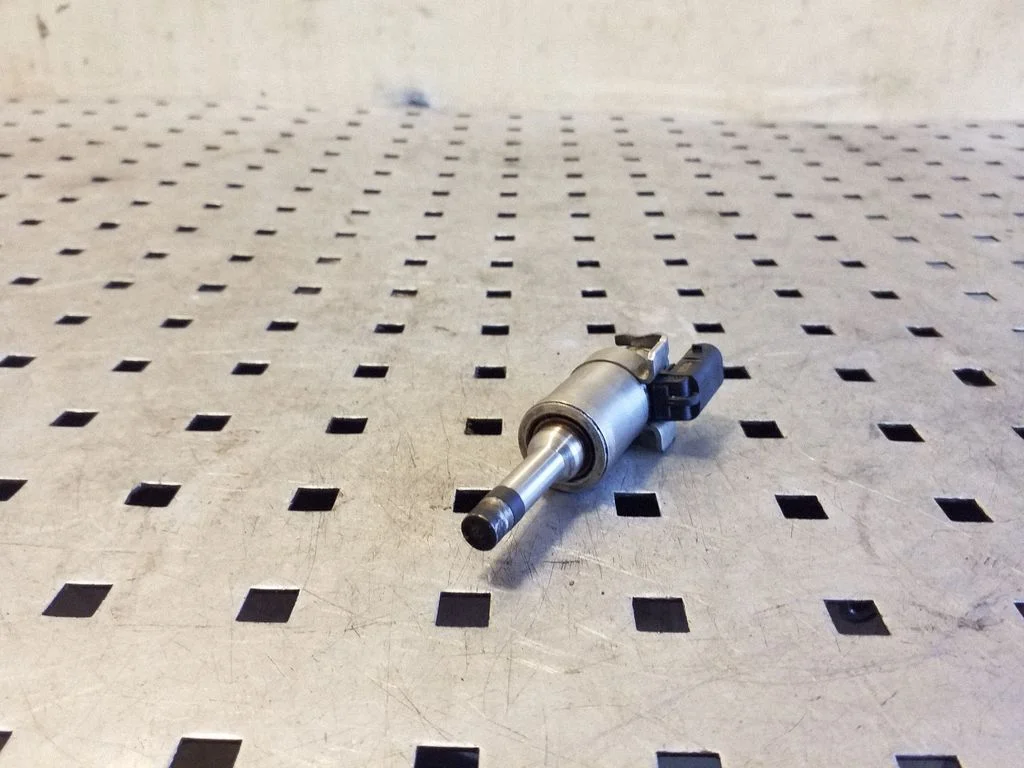 Fuel injector DM5G9F593AA