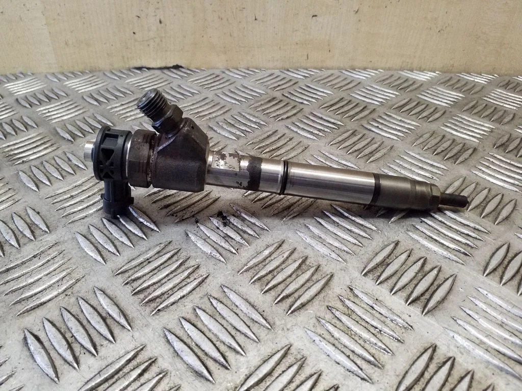 Fuel injector 0445110589