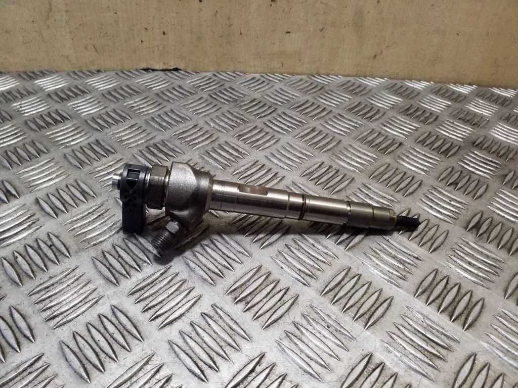 Fuel injector 0445110473