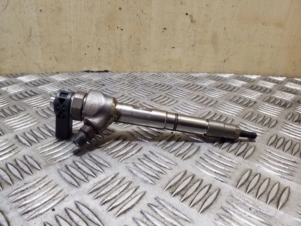 Fuel injector 0445110473