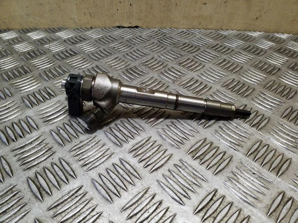 Fuel injector 0445110473