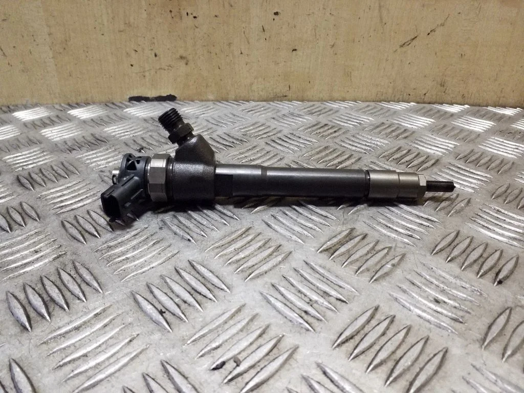 Fuel injector 0445110546