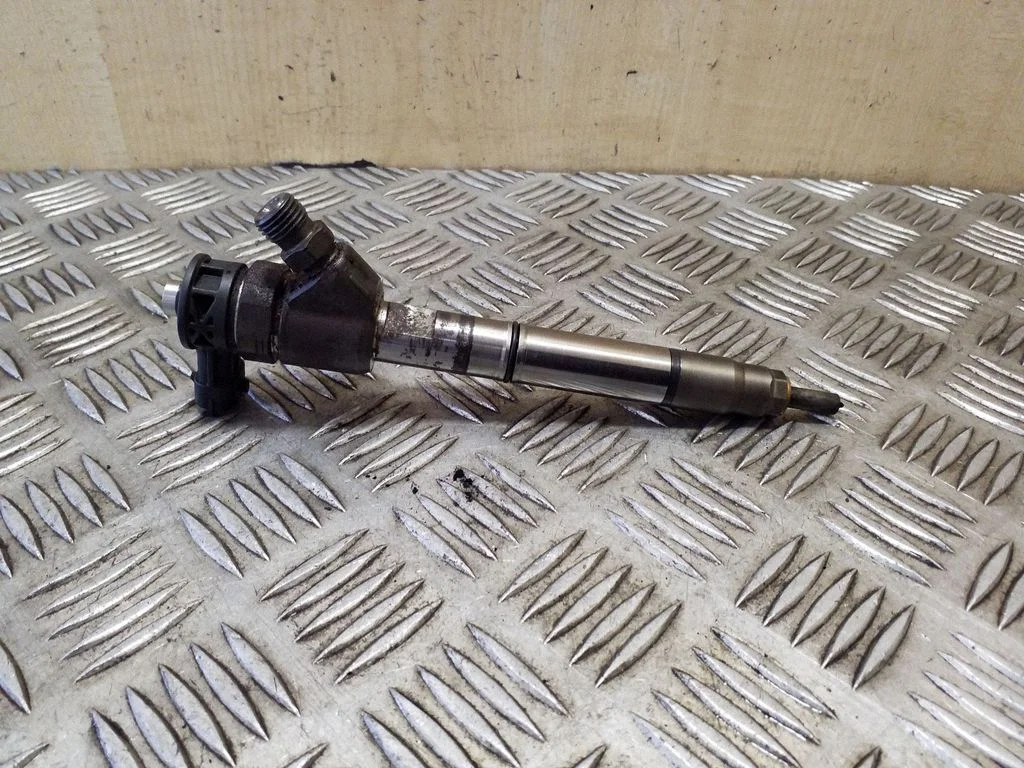 Fuel injector 0445110589
