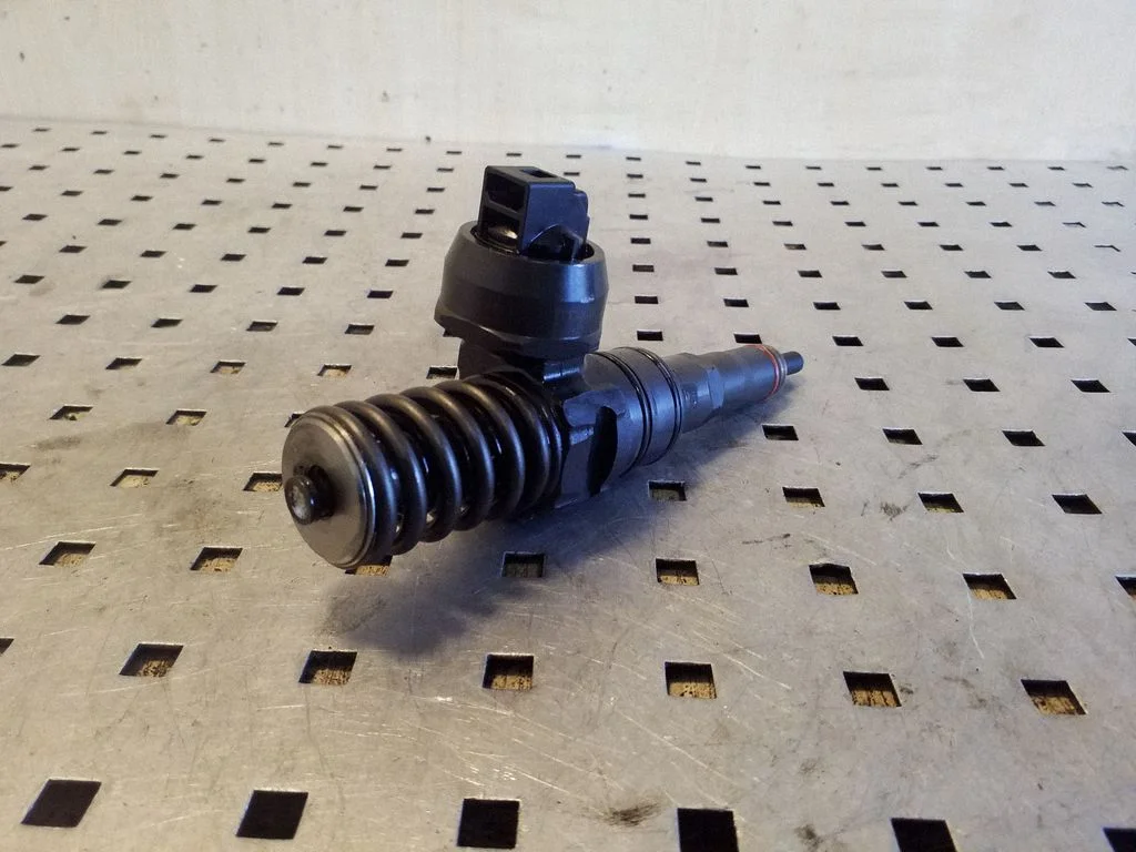 Fuel injector 038130073AG