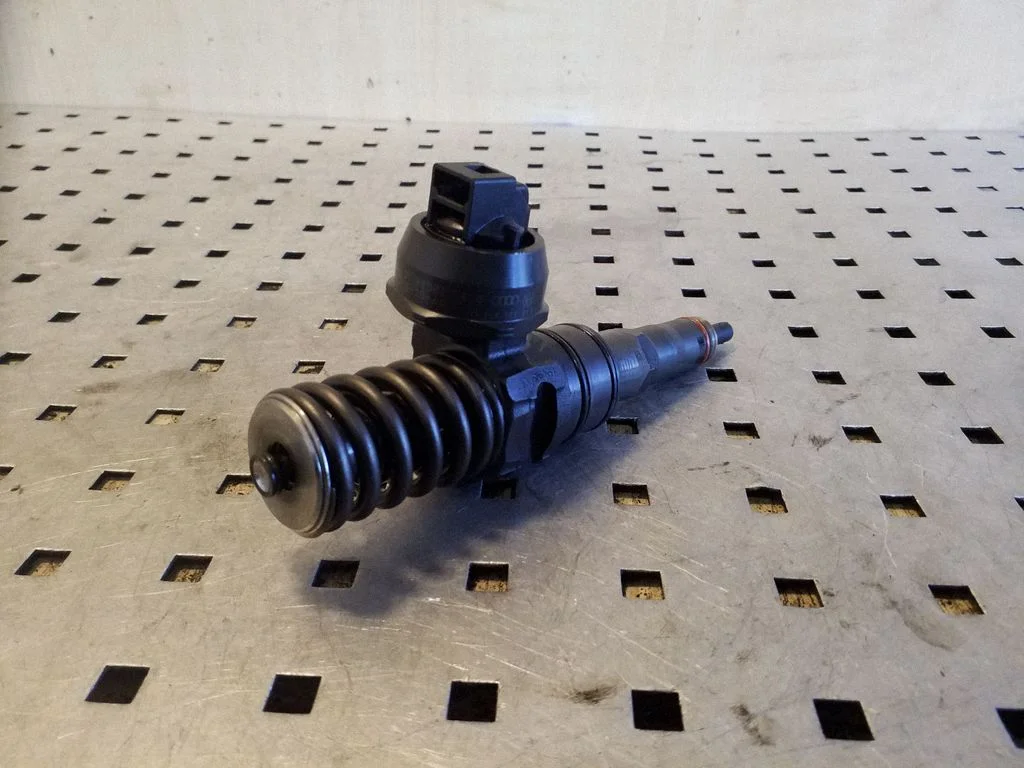Fuel injector 038130073AG