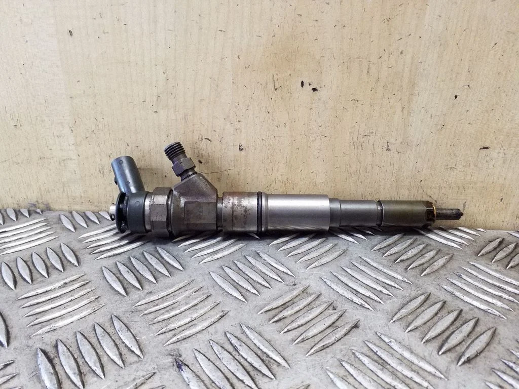 Fuel injector 0445110131