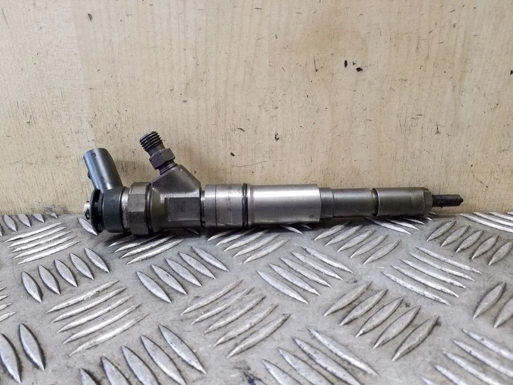 Fuel injector 0445110131