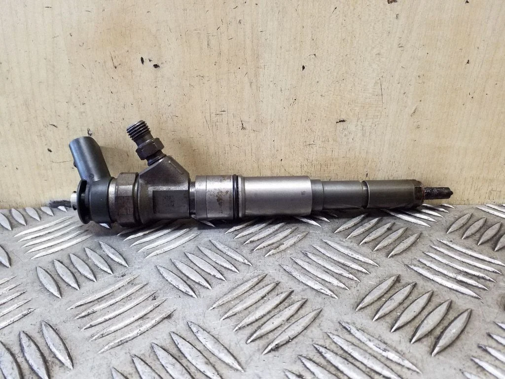 Fuel injector 0445110131