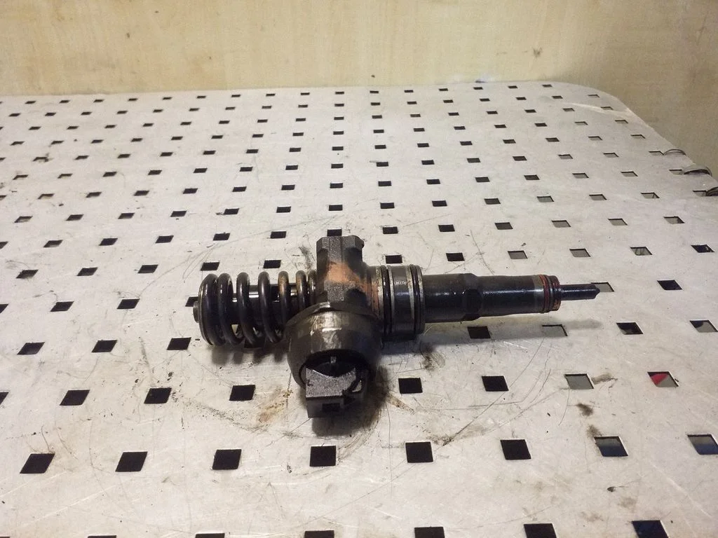 Fuel injector 038130073AG