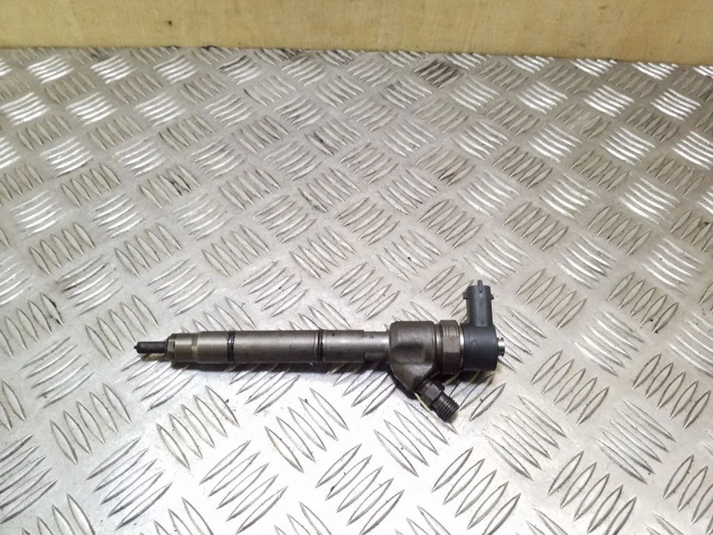 Fuel injector 338002A800