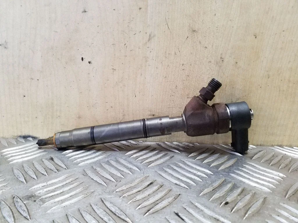 Fuel injector 338002A900
