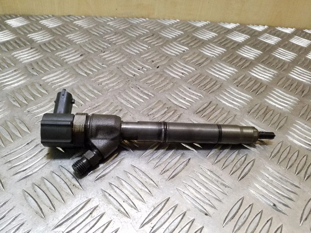 Fuel injector 338002A800