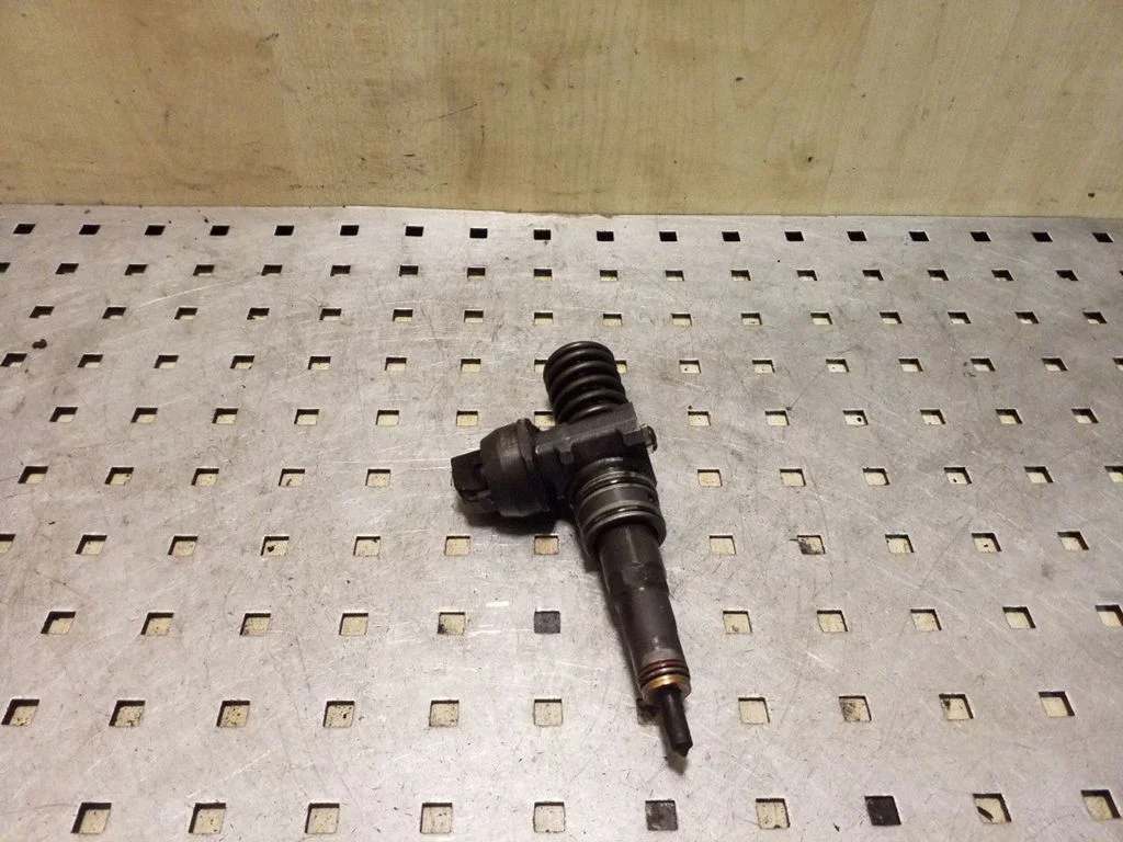 Fuel injector 038130073BN
