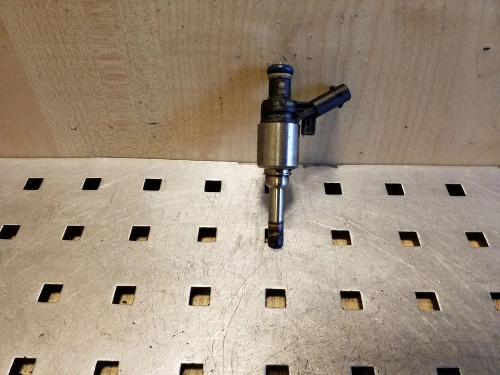 Fuel injector 0261500057