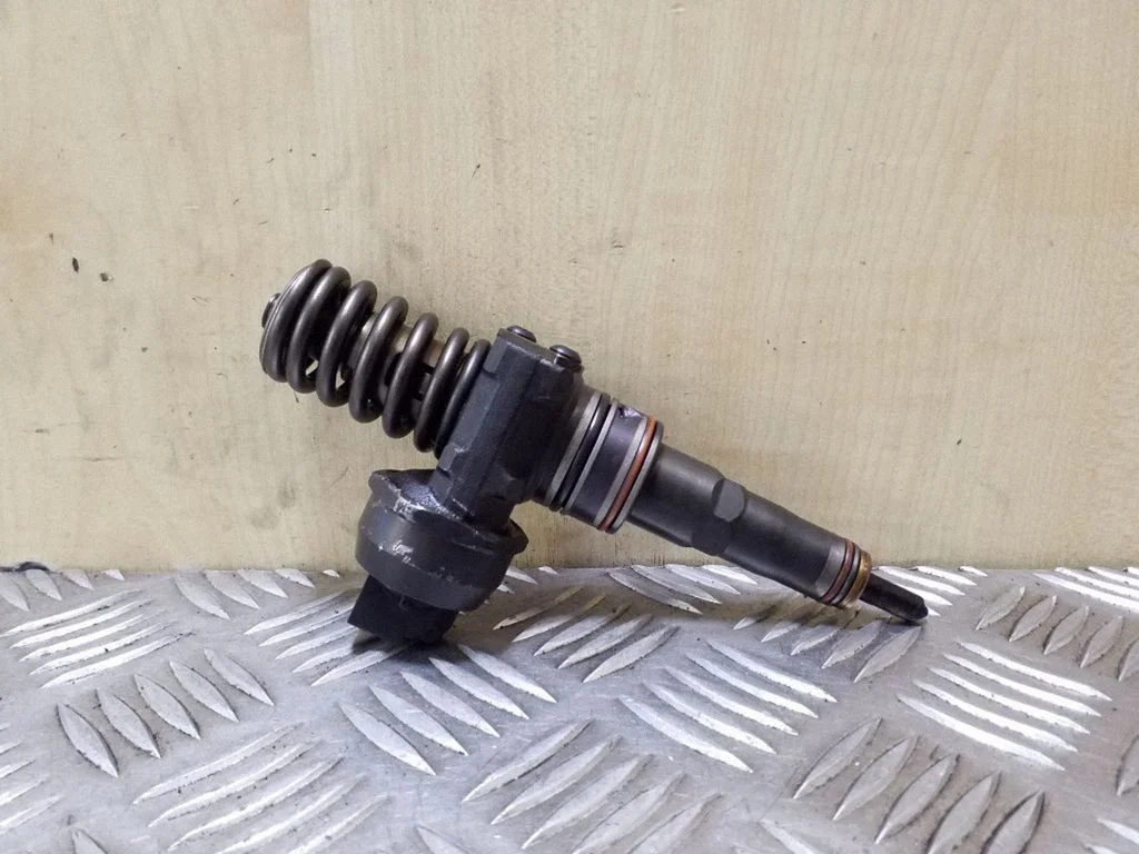 Fuel injector 038130073AQ