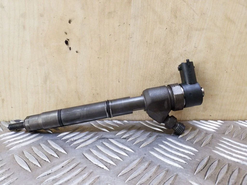 Fuel injector 338002A800