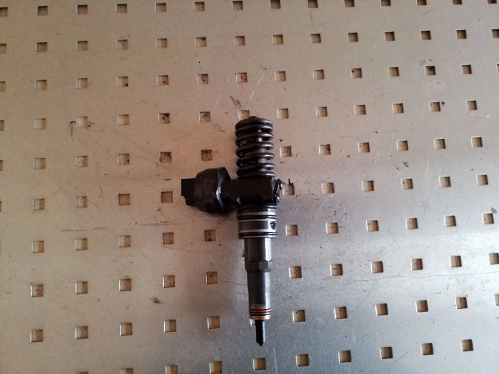 Fuel injector 038130073BN