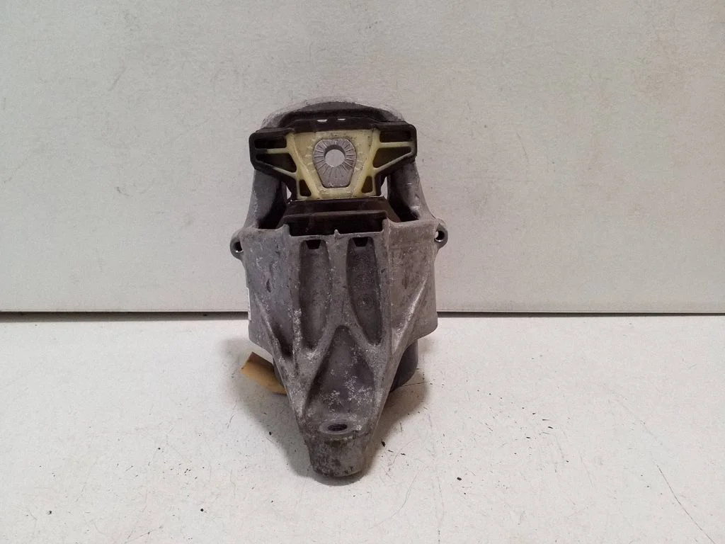 Dzinēja spilvens 8W0199372CQ