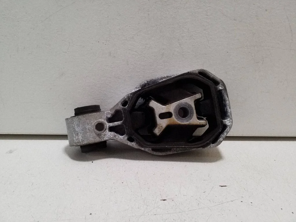 Engine mount bracket A2472400400