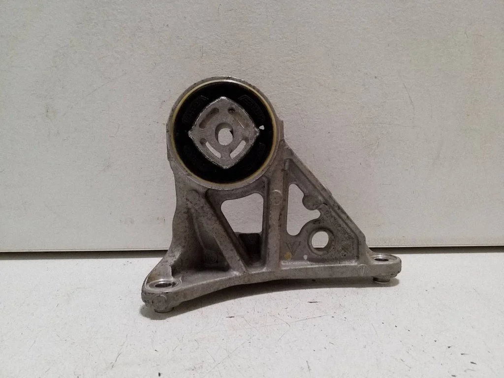 Engine mount bracket 9J1199161B