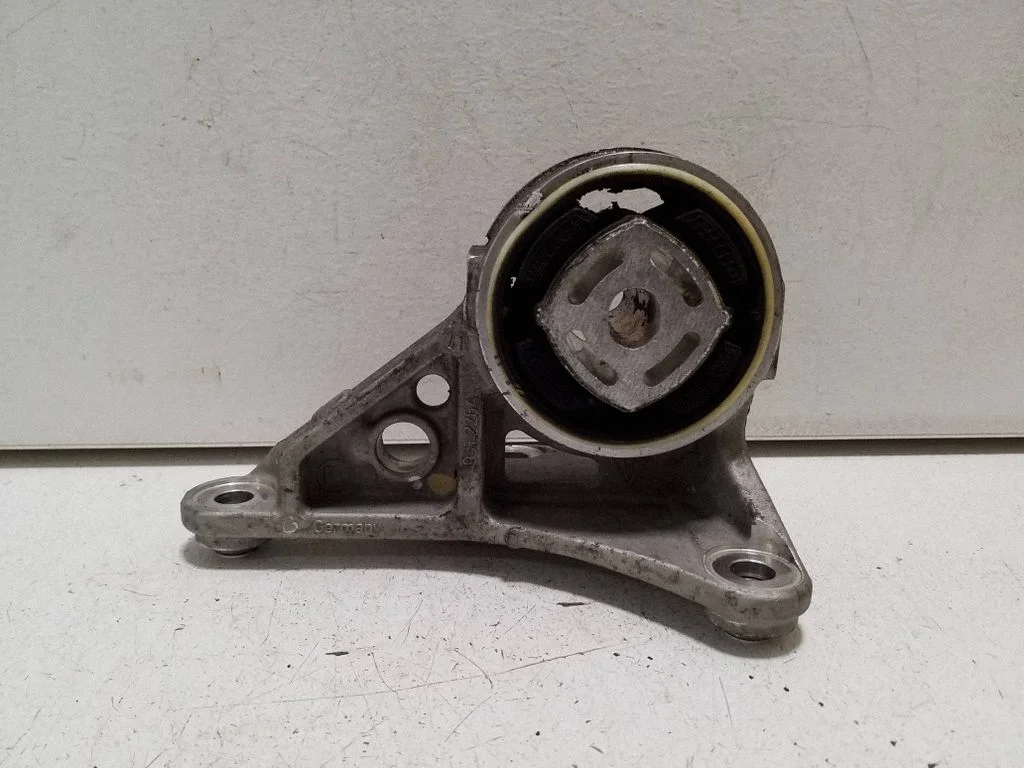 Engine mount bracket 9J1226A