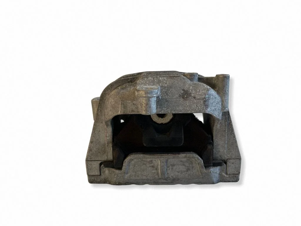 Engine mount bracket 8J0199262
