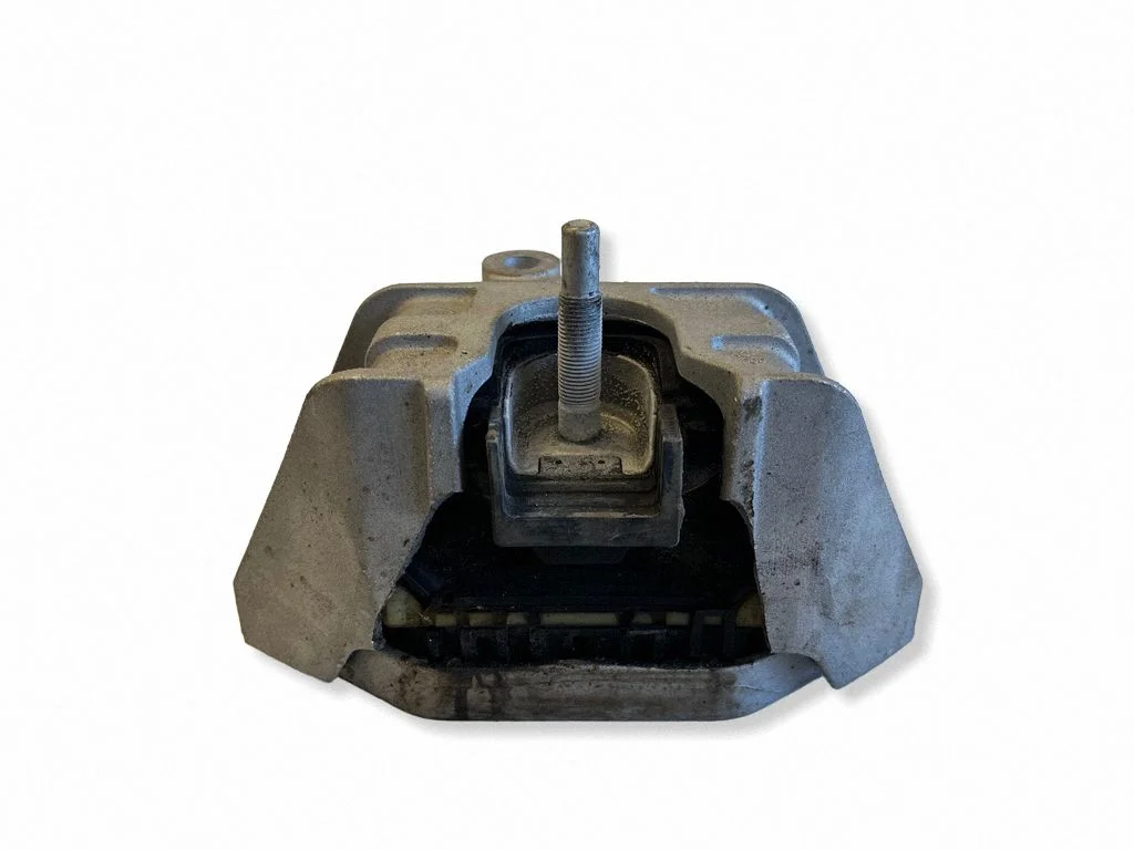 Engine mount bracket 21860BF000