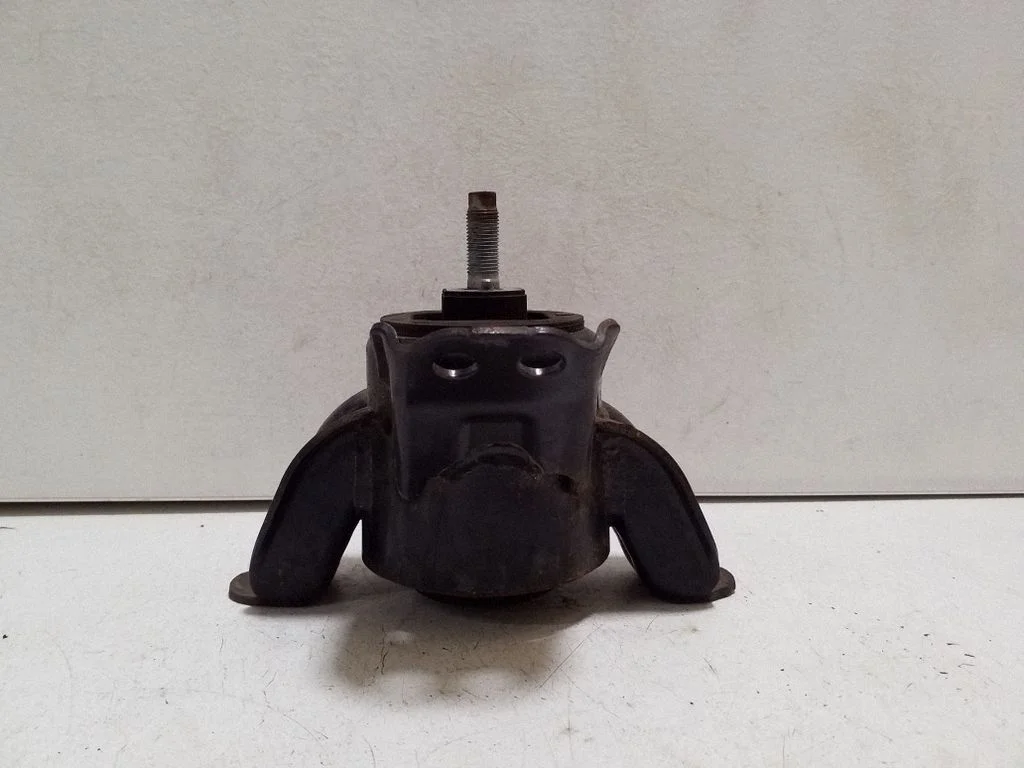 Engine mount bracket 21810B2000