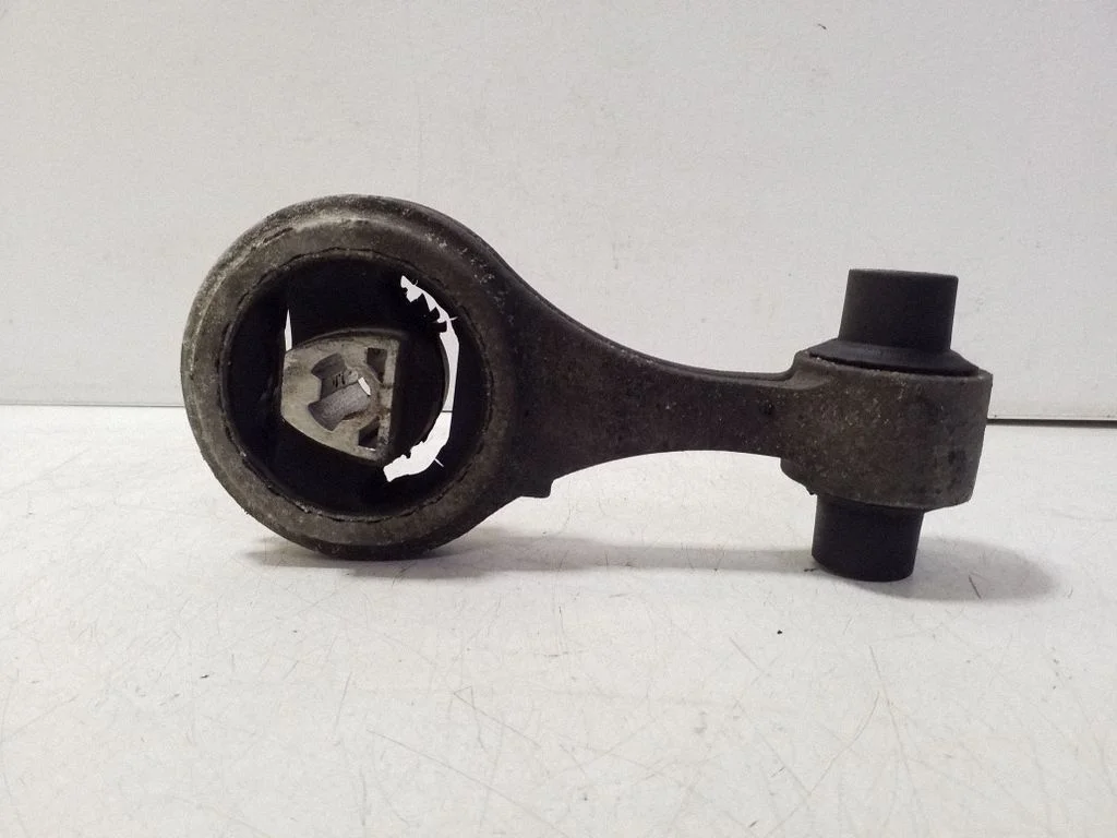 Engine mount bracket