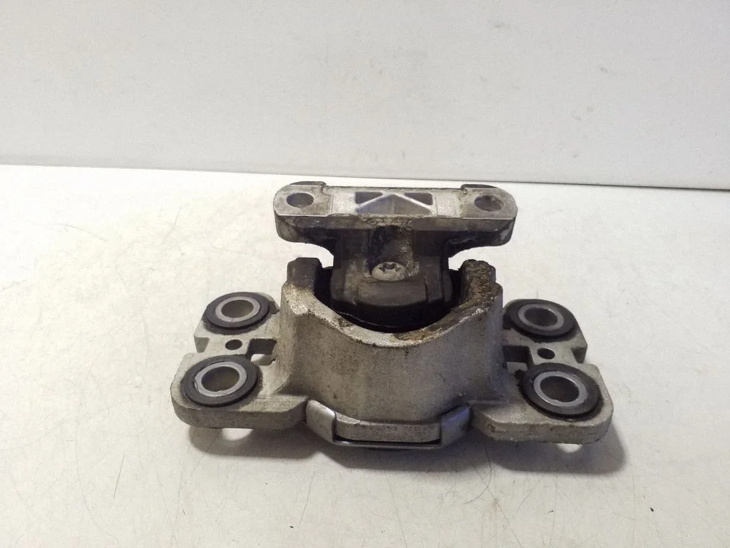 Engine mount bracket 31316876