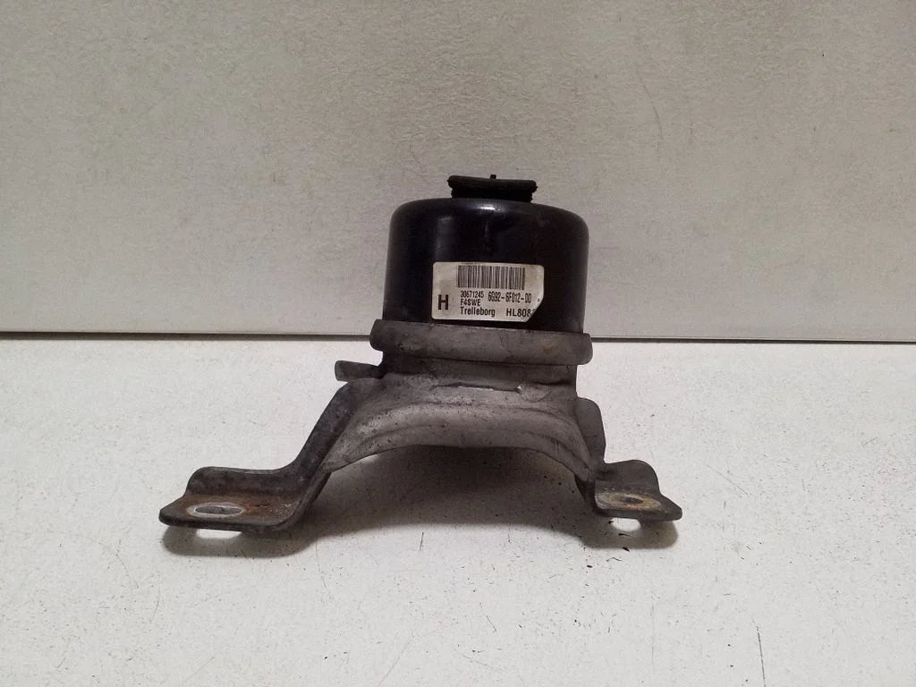 Engine mount bracket 30671245