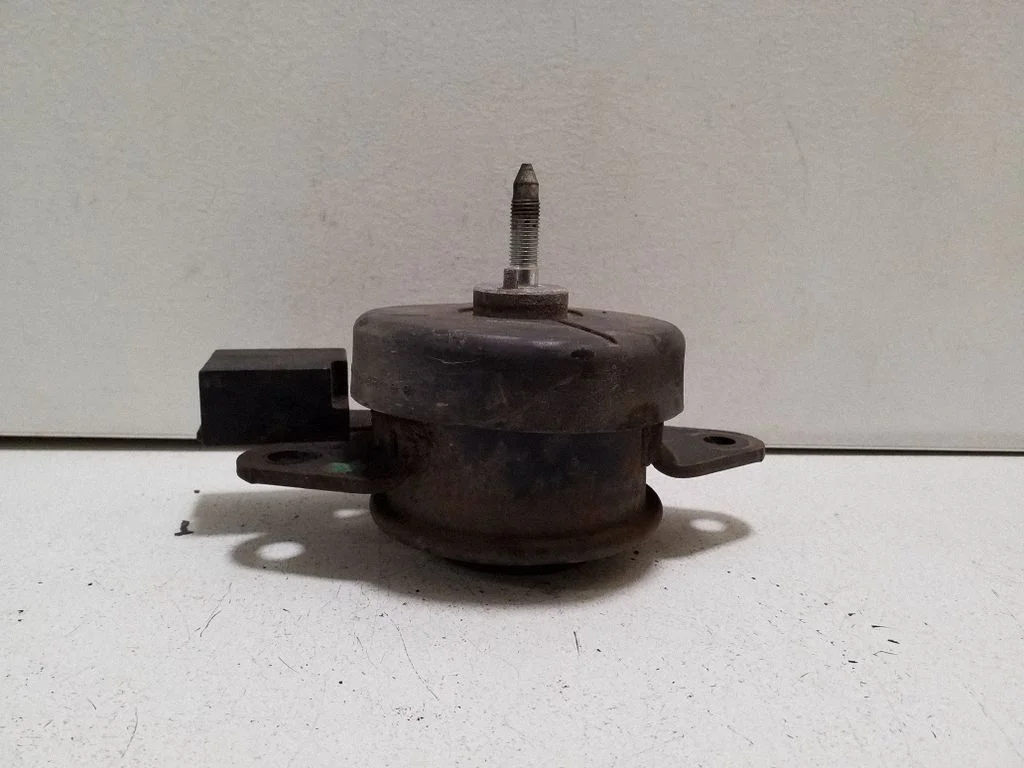 Engine mount bracket